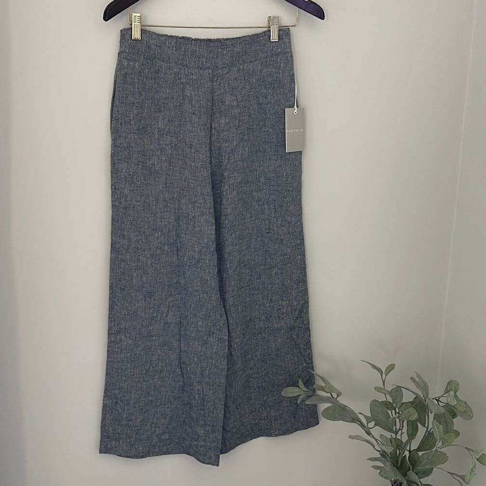Chelsea28 Cropped‎ Linen/Rayon blend pants. Size Small